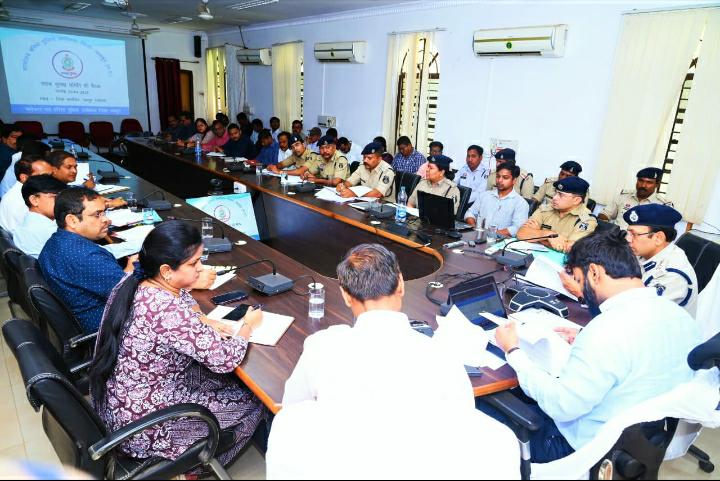 सड़कों पर सुरक्षित परिवहन के लिए सीटबेल्ट एवं हेलमेट पहनने लोगों को करें जागरूक- कलेक्टर सड़कों को सुरक्षित बनाने दुर्घटनाजन्य क्षेत्रों में किया जाएगा सुधार कलेक्टर एवं एसएसपी की अध्यक्षता में सड़क सुरक्षा समिति की बैठक का हुआ आयोजन सड़कों पर सुरक्षित परिवहन के लिए सीटबेल्ट एवं हेलमेट पहनने लोगों को करें जागरूक- कलेक्टर सड़कों को सुरक्षित बनाने दुर्घटनाजन्य क्षेत्रों में किया जाएगा सुधार कलेक्टर एवं एसएसपी की अध्यक्षता में सड़क सुरक्षा समिति की बैठक का हुआ आयोजन