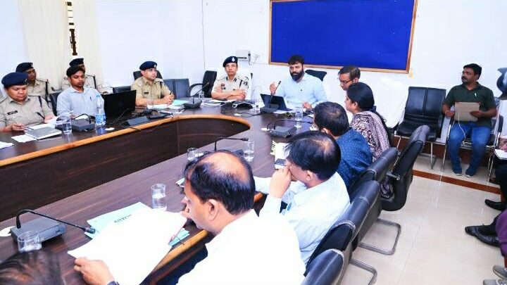 स्कूलों के नो टोबैको जोन में तम्बाकू उत्पाद विक्रय पर करें कार्रवाई – कलेक्टर मेडिकल स्टोरों पर सीसीटीव्ही लगाना अनिवार्य, न लगाने पर होगी कार्रवाई कलेक्टर एवं एसएसपी की अध्यक्षता में एनकॉर्ड बैठक का हुआ आयोजन