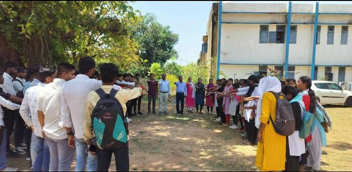 शासकीय महाविद्यालय बगीचा में छात्राओं को नशा मुक्ति हेतु दिलाई गई शपथ