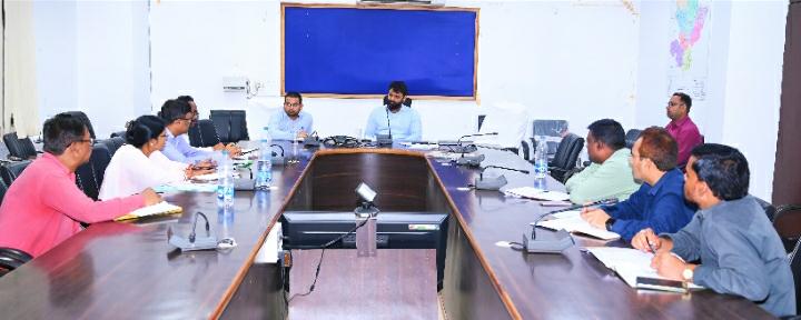 कलेक्टर श्री रोहित व्यास ने कृषि विभाग की ली समीक्षा बैठक केसीसी के माध्यम से  धान के अलावा अन्य फसलों में लोन लेने के लिए  प्रोत्साहित करने को कहा