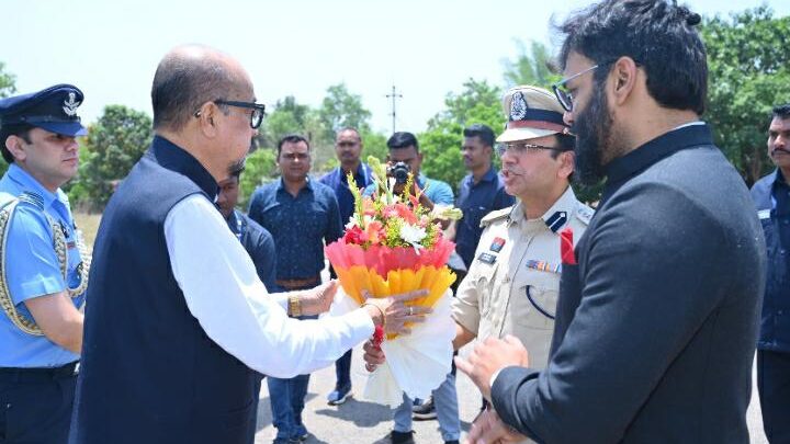 राज्यपाल रमेन डेका का हेलीपैड पर हुआ आत्मीय स्वागत