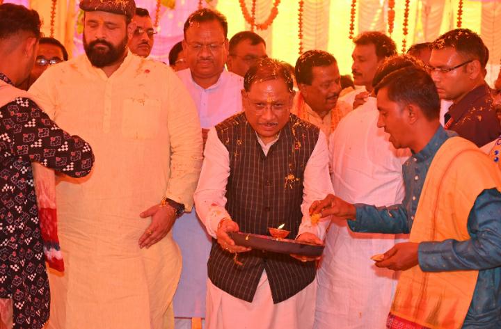 मुख्यमंत्री श्री विष्णुदेव साय बगीचा में आयोजित श्री हरि अखंड संकीर्तन नाम यज्ञ में हुए शामिल,महाकुल यादव समाज बगीचा में वृंदावन भवन के विस्तार के लिए 50 लाख रुपए देने की घोषणा की मुख्यमंत्री श्री विष्णुदेव साय बगीचा में आयोजित श्री हरि अखंड संकीर्तन नाम यज्ञ में हुए शामिल,महाकुल यादव समाज बगीचा में वृंदावन भवन के विस्तार के लिए 50 लाख रुपए देने की घोषणा की