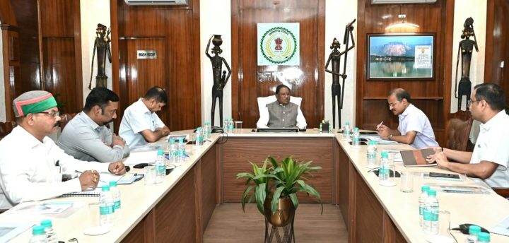 छत्तीसगढ़ बनेगा शिक्षा का राष्ट्रीय केंद्र: CM ने देश के टॉप-100 शैक्षणिक संस्थानों में स्थान दिलाने के लिए विश्वविद्यालयों और महाविद्यालयों की गुणवत्ता सुधारने को कहा कोरबा, दंतेवाड़ा और रायगढ़ में विकसित होंगे राष्ट्रीय मॉडल कॉलेज, खैरागढ़ के इंदिरा कला संगीत विश्वविद्यालय को मिलेगा वैश्विक आयाम