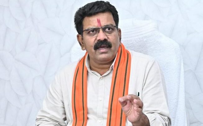 नक्सलियों से बातचीत की मांग पर सियासी संग्राम, डिप्टी सीएम ने केसीआर से मांगा जवाब, कहा, तब ये लोग कहां थे, जब…