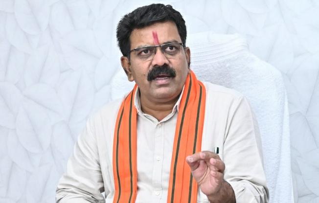 नक्सलियों से बातचीत की मांग पर सियासी संग्राम, डिप्टी सीएम ने केसीआर से मांगा जवाब, कहा, तब ये लोग कहां थे, जब… नक्सलियों से बातचीत की मांग पर सियासी संग्राम, डिप्टी सीएम ने केसीआर से मांगा जवाब, कहा, तब ये लोग कहां थे, जब…