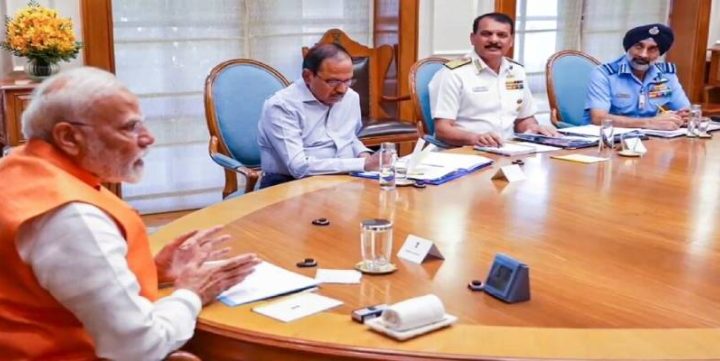 पहलगाम हमला पर PM मोदी की दो टूक-आतंकवाद को कुचलना हमारा राष्ट्रीय संकल्प, हाई लेवल मीटिंग में PM ने तीनों सेना प्रमुखों को दी खुली छूट