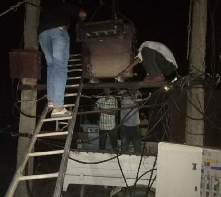 मुख्यमंत्री कैंप कार्यालय की पहल पर ग्राम हस्तिनापुर में बदला गया ट्रांसफार्मर बिजली की आपूर्ति पुनः हुई बहाल, ग्रामवासियों ने मुख्यमंत्री को दिया धन्यवाद मुख्यमंत्री कैंप कार्यालय की पहल पर ग्राम हस्तिनापुर में बदला गया ट्रांसफार्मर बिजली की आपूर्ति पुनः हुई बहाल, ग्रामवासियों ने मुख्यमंत्री को दिया धन्यवाद