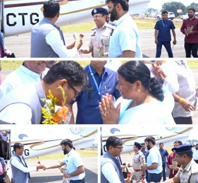 वित्त मंत्री और जिले के प्रभारी मंत्री श्री ओपी चौधरी का आगडीह हवाई पट्टी में किया गया आत्मीय स्वागत वित्त मंत्री और जिले के प्रभारी मंत्री श्री ओपी चौधरी का आगडीह हवाई पट्टी में किया गया आत्मीय स्वागत