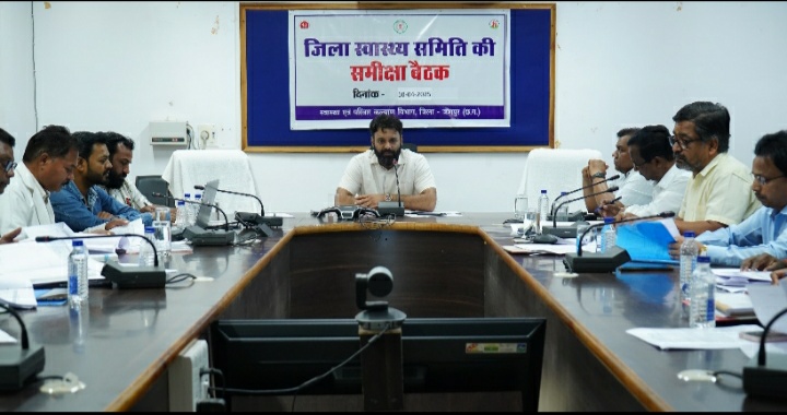कलेक्टर ने काम नहीं करने वाले सीएचवो और आरएचवो का वेतन रोकने और निलंबन की   कार्यवाही करने के निर्देश काम नहीं तो वेतन नहीं संस्थागत प्रसव के दौरान मां और बच्चे को अस्पताल में 48 घंटे विशेष निगरानी में रखेंगे आयुष्मान योजना का लाभ मरीजों को जरूर दें फरसाबहार विकासखंड में टीबी कार्यक्रम का ऑनलाइन एंट्री की धीमी प्रगति पर कलेक्टर ने गहरी नाराजगी व्यक्त की गंभीर मरीजों को 108 एम्बुलेंस की सुविधा समय पर उपलब्ध कराए