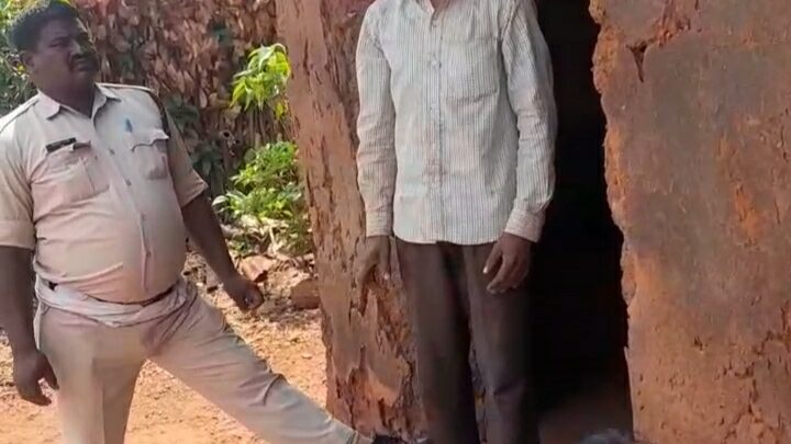नशे की हालत में पति ने की अपनी ही पत्नी की, लकड़ी की लाठी से वार कर की हत्या, जशपुर पुलिस ने आरोपी पति को गिरफ्तार कर भेजा जेल