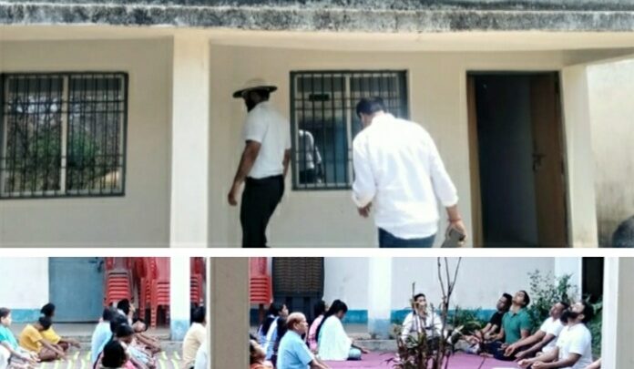 घनघोर घने जंगल के  करडेगा बालक छात्रावास में कलेक्टर ने बच्चों के साथ रात्रि में रहकर किया भोजन जानी शैक्षणिक गतिविधियां सुबह ग्रामवासियों के साथ किया गया योगाभ्यास स्कूल परिसर के नए भवन के लिए विघुत सुविधा उपलब्ध कराने के निर्देश ग्रामवासियों ने कलेक्टर से गणित, रसायन, संस्कृति कृषि शिक्षकों की गई मांग कलेक्टर ने बच्चों के साथ खेला वालीबाल और बैडमिंटन
