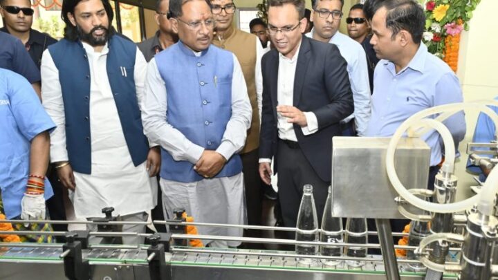 झरिया’ एल्कलाइन वॉटर बॉटलिंग प्लांट का शुभारंभ, मुख्यमंत्री श्री साय ने झरिया मोबाइल ऐप व वेबपोर्टल किया लॉन्च