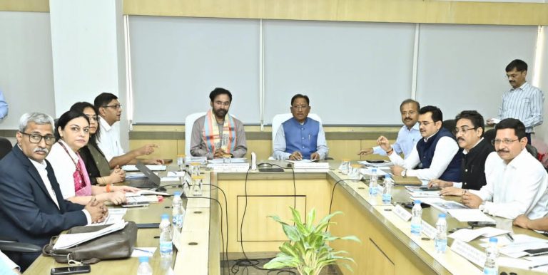 मुख्यमंत्री व केंद्रीय कोयला मंत्री ने की खनिज विभाग की समीक्षा, मुख्यमंत्री बोले, केंद्र से समन्वय कर माइनिंग सेक्टर में छत्तीसगढ़ की भागीदारी बनाएंगे प्रभावशाली केंद्रीय मंत्री बोले, देश में एक बिलियन टन कोयला उत्पादन का लक्ष्य प्राप्त करने में छत्तीसगढ़ की भूमिका अग्रणी मुख्यमंत्री व केंद्रीय कोयला मंत्री ने की खनिज विभाग की समीक्षा, मुख्यमंत्री बोले, केंद्र से समन्वय कर माइनिंग सेक्टर में छत्तीसगढ़ की भागीदारी बनाएंगे प्रभावशाली केंद्रीय मंत्री बोले, देश में एक बिलियन टन कोयला उत्पादन का लक्ष्य प्राप्त करने में छत्तीसगढ़ की भूमिका अग्रणी