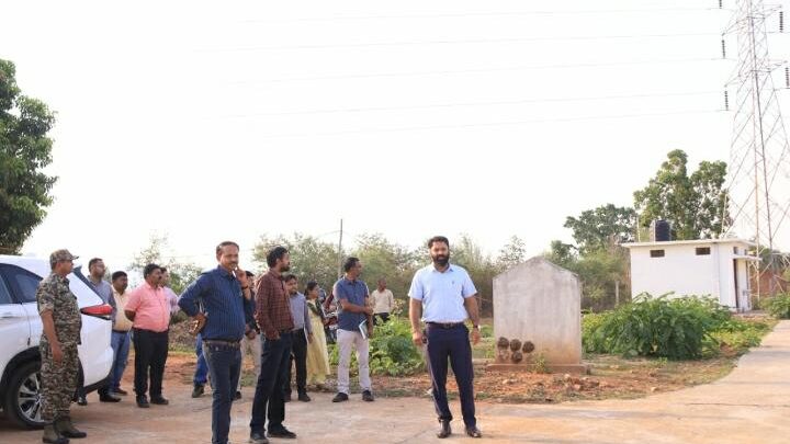 कलेक्टर ने बगिया में मिनी स्टेडियम और साइंस पार्क बनाने के लिए चिन्हांकित स्थल का निरीक्षण किया साइंस पार्क बनने से जिले के बच्चों को मिला बेहतर अनुभव