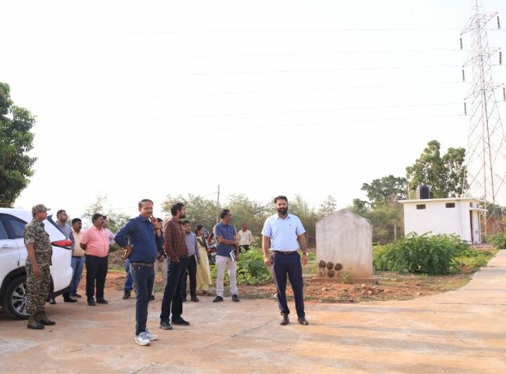 कलेक्टर ने बगिया में मिनी स्टेडियम और साइंस पार्क बनाने के लिए चिन्हांकित स्थल का निरीक्षण किया साइंस पार्क बनने से जिले के बच्चों को मिला बेहतर अनुभव कलेक्टर ने बगिया में मिनी स्टेडियम और साइंस पार्क बनाने के लिए चिन्हांकित स्थल का निरीक्षण किया साइंस पार्क बनने से जिले के बच्चों को मिला बेहतर अनुभव