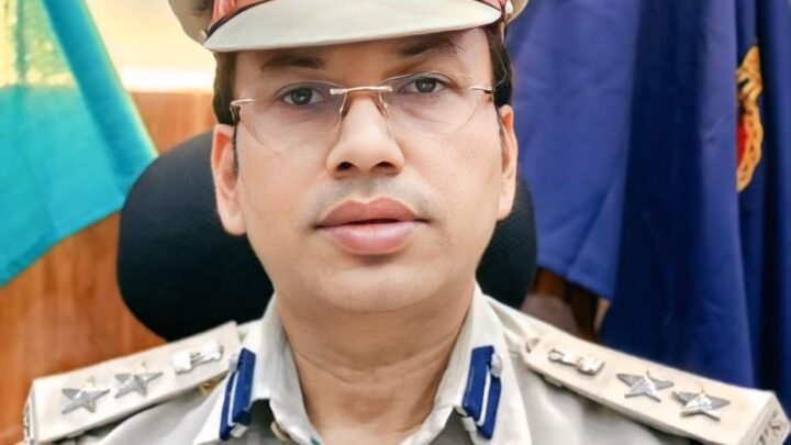 वाहन चेकिंग के दौरान कार सवार व्यक्ति से मारपीट करने पर एएसआई मनोज भगत को एसएसपी जशपुर ने तत्काल किया लाईन अटैच,एएसआई मनोज भगत के विरूद्ध जाॅंच हेतु एसडीओपी जशपुर को सौंपा गया,