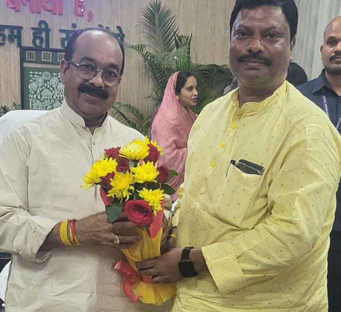 रायपुर : छत्तीसगढ़ औषधि पादप बोर्ड के नवनियुक्त अध्यक्ष श्री विकास मरकाम 3 मई को करेंगे पदभार ग्रहण रायपुर : छत्तीसगढ़ औषधि पादप बोर्ड के नवनियुक्त अध्यक्ष श्री विकास मरकाम 3 मई को करेंगे पदभार ग्रहण