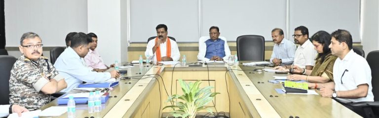 मुख्यमंत्री ने की नक्सल उन्मूलन अभियान की समीक्षा,नक्सल उन्मूलन केवल एक अभियान नहीं, बल्कि बस्तर और छत्तीसगढ़ के भविष्य को सुरक्षित करने का मिशन मुख्यमंत्री ने की नक्सल उन्मूलन अभियान की समीक्षा,नक्सल उन्मूलन केवल एक अभियान नहीं, बल्कि बस्तर और छत्तीसगढ़ के भविष्य को सुरक्षित करने का मिशन