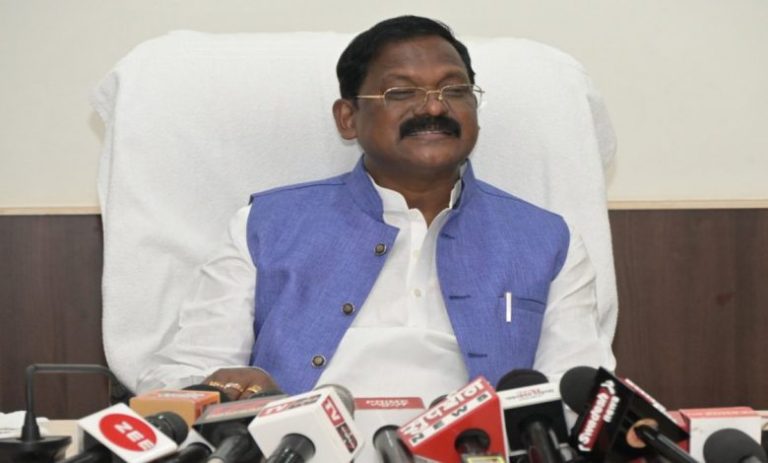 मंत्री पद के दावेदार नेता इंतजार में दुबले हो रहे” मंत्रीमंडल विस्तार को लेकर छत्तीसगढ़ की राजनीति गरमायी, अमरजीत बोले, मंत्री पद के दावेदार नेता इंतजार में दुबले हो रहे” मंत्रीमंडल विस्तार को लेकर छत्तीसगढ़ की राजनीति गरमायी, अमरजीत बोले,
