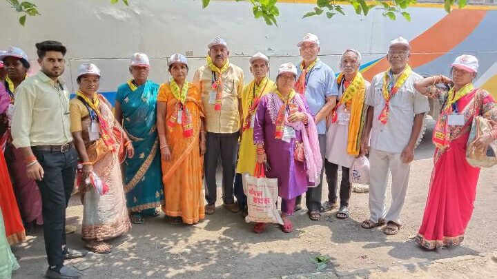 मुख्यमंत्री तीर्थ दर्शन योजना जिला से 391 हितग्राहियों को धार्मिक स्थल मथुरा और वृंदावन के दर्शन करने का सौभाग्य मिला तीर्थ दर्शन योजना नियम में संशोधन बाद मौका मिलने पर 41 विधवा एवं 15 परित्यक्ता ने की मथुरा वृन्दावन की यात्रा श्रद्धालुओं ने मुख्यमंत्री को दिया धन्यवाद