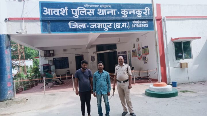 की हालत में ट्रैफिक पुलिस से उलझना पड़ा महंगा,पुलिस ने किया गिरफ्तार