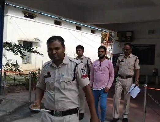 धर्म समुदाय विशेष को लेकर सोशल मीडिया पर भड़काऊ पोस्ट करने वाले का पुलिस ने लिया संज्ञान,आरोपी को हिरासत में ले, प्रतिबंधात्मक धाराओं के तहत की गई कार्यवाही,आरोपी ने वीडियो जारी कर मांगी माफी