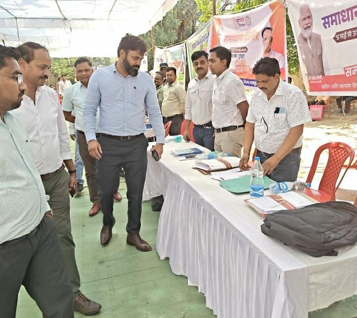 लोखंडी में समाधान शिविर का हुआ आयोजन कलेक्टर ने समाधान शिविर का किया निरीक्षण हितग्राहियों को किया गया सामग्री वितरण