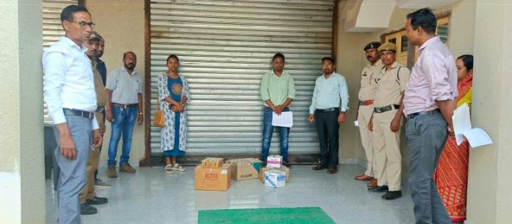 ग्राम कस्तूरा में इन्द्र कुमार सिंह झोलाछाप डॉक्टर के अवैध क्लिनिक को प्रशासन की टीम ने किया सील