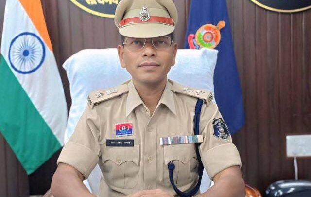 जीपीएम ने कंट्रोल रूम में जिला स्तर पर आयोजित की शांति समिति की बैठक,  आपातकालीन स्थिति से निपटने, मॉक ड्रिल समेत सामाजिक सौहार्द बनाए रखने जैसे मुद्दों पर जिले के जनप्रतिनिधियों समेत शांति समिति के सदस्यों और विभिन्न वर्ग के लोगों