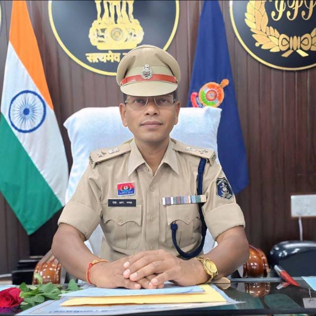 जीपीएम ने कंट्रोल रूम में जिला स्तर पर आयोजित की शांति समिति की बैठक, आपातकालीन स्थिति से निपटने, मॉक ड्रिल समेत सामाजिक सौहार्द बनाए रखने जैसे मुद्दों पर जिले के जनप्रतिनिधियों समेत शांति समिति के सदस्यों और विभिन्न वर्ग के लोगों जीपीएम ने कंट्रोल रूम में जिला स्तर पर आयोजित की शांति समिति की बैठक, आपातकालीन स्थिति से निपटने, मॉक ड्रिल समेत सामाजिक सौहार्द बनाए रखने जैसे मुद्दों पर जिले के जनप्रतिनिधियों समेत शांति समिति के सदस्यों और विभिन्न वर्ग के लोगों
