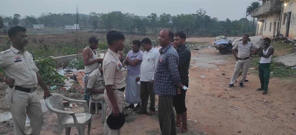 अवैध प्रवासियों एवं संदिग्ध किरायेदारों की जांच हेतु जशपुर पुलिस ने चलाया विशेष अभियान, किरायदारों की सूचना नहीं देने पर मकान मालिकों के विरुद्ध होगी विधि सम्मत कार्यवाही,चार मकान मालिकों के विरुद्ध किराएदारों से संबंधित जानकारी नहीं देने पर की गई, वैधानिक कार्यवाही अवैध प्रवासियों एवं संदिग्ध किरायेदारों की जांच हेतु जशपुर पुलिस ने चलाया विशेष अभियान, किरायदारों की सूचना नहीं देने पर मकान मालिकों के विरुद्ध होगी विधि सम्मत कार्यवाही,चार मकान मालिकों के विरुद्ध किराएदारों से संबंधित जानकारी नहीं देने पर की गई, वैधानिक कार्यवाही