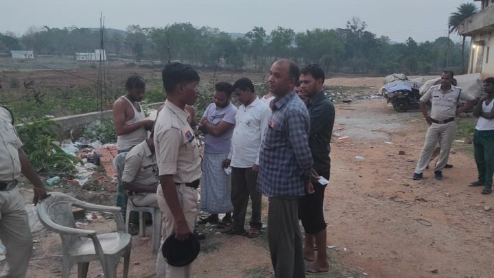 अवैध प्रवासियों एवं संदिग्ध किरायेदारों की जांच हेतु जशपुर पुलिस ने चलाया विशेष अभियान, किरायदारों की सूचना नहीं देने पर मकान मालिकों के विरुद्ध होगी विधि सम्मत कार्यवाही,चार मकान मालिकों के विरुद्ध किराएदारों से संबंधित जानकारी नहीं देने पर की गई, वैधानिक कार्यवाही