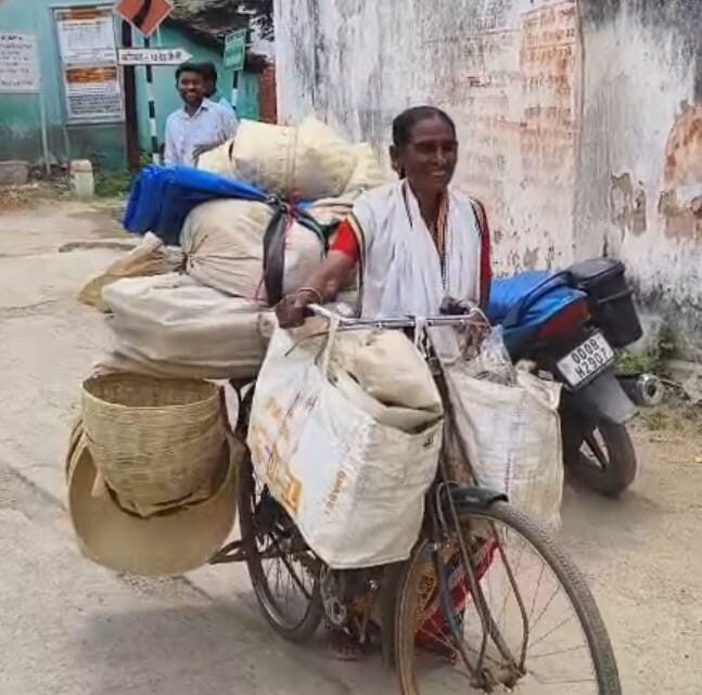मदर्स डे के अवसर पर पेश है गरियाबंद जिले के अमलीपदर की एक संघर्षशील मां की कहानी मदर्स डे के अवसर पर पेश है गरियाबंद जिले के अमलीपदर की एक संघर्षशील मां की कहानी