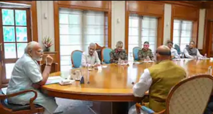 PM मोदी का पाकिस्तान को सीधा संदेश….”वहां से गोली चलेगी, यहां से गोला चलेगा”, ऑपरेशन सिंदूर जारी है !