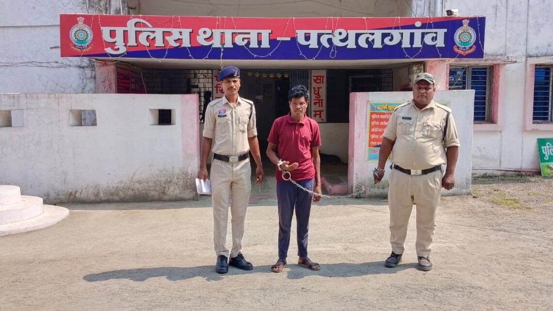 पति ने की अपनी ही पत्नी पर टांगी से वार , इलाज के दौरान हुई मृत्यु,पुलिस ने आरोपी पति को किया गिरफ्तार, भेजा जेल. पति ने की अपनी ही पत्नी पर टांगी से वार , इलाज के दौरान हुई मृत्यु,पुलिस ने आरोपी पति को किया गिरफ्तार, भेजा जेल.