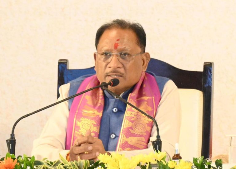 खरोरा सड़क दुर्घटना पर मुख्यमंत्री साय ने व्यक्त किया गहरा शोक, मृतकों के परिजनों को पाँच-पाँच लाख रुपए तथा घायलों को 50-50 हजार रुपए की सहायता राशि स्वीकृत खरोरा सड़क दुर्घटना पर मुख्यमंत्री साय ने व्यक्त किया गहरा शोक, मृतकों के परिजनों को पाँच-पाँच लाख रुपए तथा घायलों को 50-50 हजार रुपए की सहायता राशि स्वीकृत