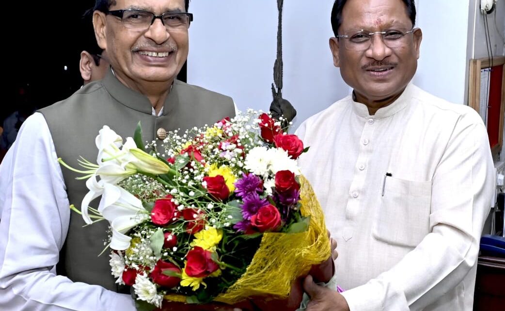 मुख्यमंत्री साय से केंद्रीय मंत्री शिवराज सिंह चौहान ने की सौजन्य मुलाकात मुख्यमंत्री साय से केंद्रीय मंत्री शिवराज सिंह चौहान ने की सौजन्य मुलाकात
