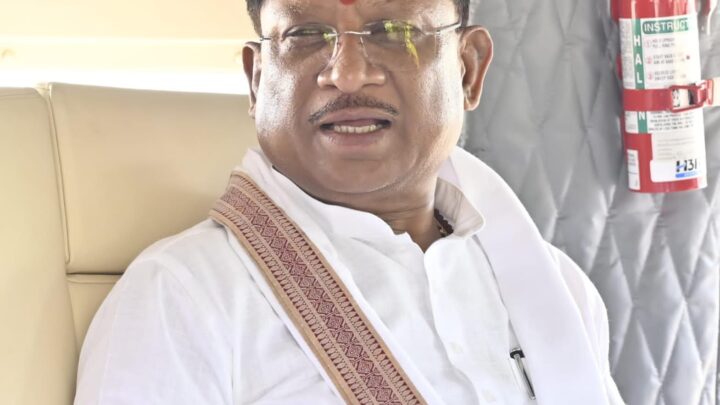 मुख्यमंत्री श्री विष्णु देव साय पुलिस ग्राउंड हेलीपेड रायपुर से सुशासन तिहार के दौरे पर हेलीकाप्टर से रवाना