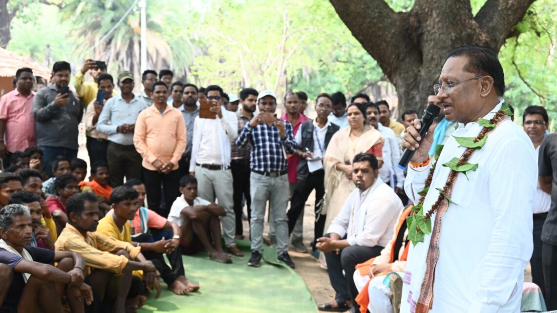 मुख्यमंत्री श्री विष्णु देव साय पहुंचे दंतेवाड़ा जिले के ग्राम मुलेर : छत्तीसगढ़ के अंतिम छोर पर पहुंचा सुशासन तिहार* मुख्यमंत्री श्री विष्णु देव साय पहुंचे दंतेवाड़ा जिले के ग्राम मुलेर : छत्तीसगढ़ के अंतिम छोर पर पहुंचा सुशासन तिहार*