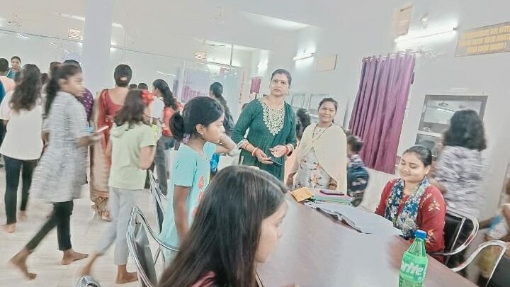 समर कैंप के बच्चों को कराया गया जिला ग्रंथालय का एक्सपोजर विजिट