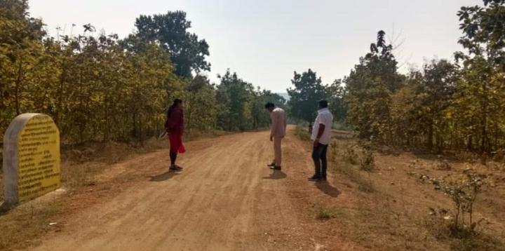 ग्राम सपघरा में मिट्टी मुरूम के सड़क बन जाने से लोगों को आवागमन में हो रही सुविधा ग्राम बरपानी से नोनपानी तक बना पहुंच मार्ग