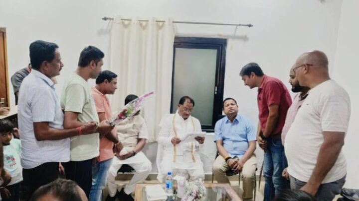 मुख्यमंत्री से सहायक शिक्षक फेडरेशन ने की मुलाक़ात, युक्तियुक्तकरण पर हुई चर्चा, CM ने कहा…