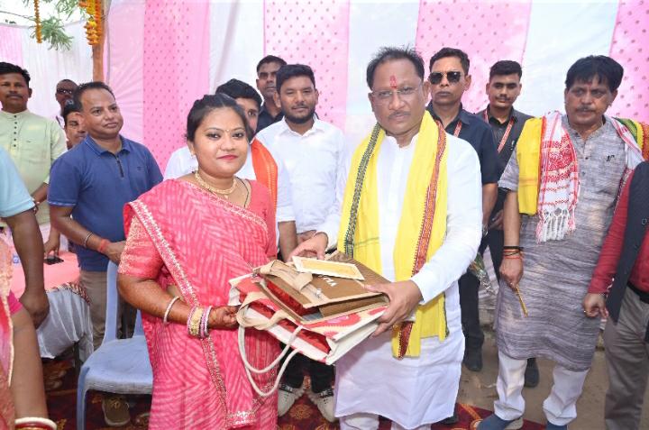 मुख्यमंत्री ग्राम चराईडांड़ के मिर्धा परिवार की बेटी तेजस्विनी की शादी में पहुंचकर अपना आशीर्वाद दिए मुख्यमंत्री ग्राम चराईडांड़ के मिर्धा परिवार की बेटी तेजस्विनी की शादी में पहुंचकर अपना आशीर्वाद दिए