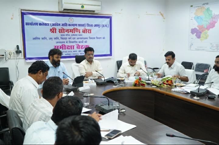 प्रमुख सचिव श्री सोनमणि बोरा ने पीएम जनमन मॉडल आवास छतौरी का किया निरीक्षण विशेष पिछड़ी जनजाति पहाड़ी कोरवा बस्ती पहुंचकर मंगरा राम, बिसानी बाई और अरविंद राम के बने आवासों का किया निरीक्षण बिजली, पानी एवं पंखा की सुविधा उपलब्ध कराने के दिए निर्देश सरल सहज रूप में बहुत ही आत्मीयता से पहाड़ी कोरवा से मुलाकात किए