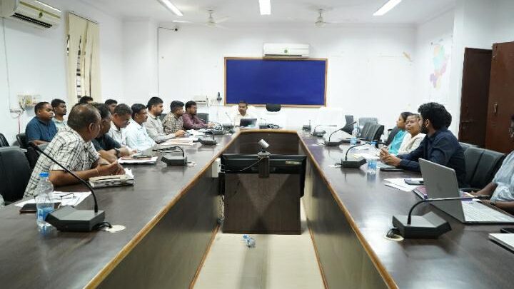 जिला पंचायत सीईओ ने ली जिला स्तरीय समीक्षा बैठक सुशासन शिविर और जनकल्याणकारी योजनाओं की प्रगति की समीक्षा