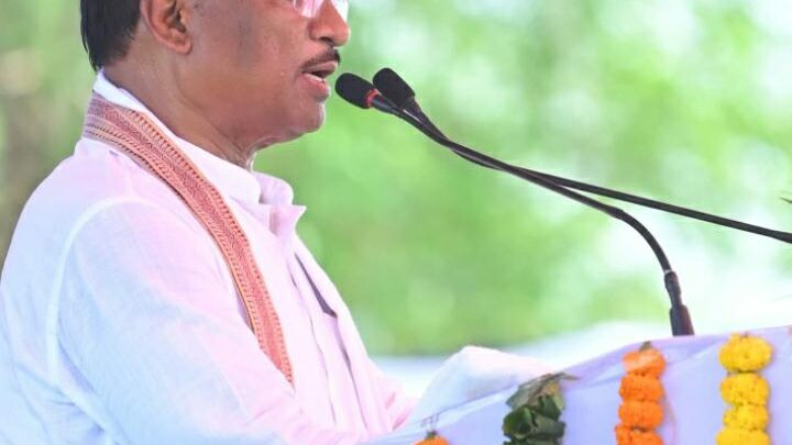 मुख्यमंत्री की पहल से जिले में होगा आवागमन की सुविधा सुगम जिले के लिए उपलब्धि 6 मार्गों के विस्तार के लिए मिली 18 करोड़ 46 लाख से अधिक की प्रशासकीय स्वीकृत मुख्यमंत्री के सुशासन सड़कों के जाल का हो रहा है विस्तार चटकपुर से रेंगारबहार, कुनकुरी से मयाली नेचर कैम्प से मधेश्वर मंदिर, रानीबंध चौक से उपरकछार और जोकरी से मधेश्वर पहाड़ तक बनेगा पक्का सड़क