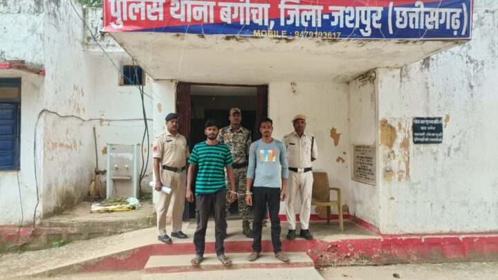 इलाके का कुख्यात निगरानी बदमाश कैलाश यादव लूट के आरोप में चढ़ा जशपुर पुलिस के हत्थे, रौनीघाट (बगीचा) में साथी के साथ कबाड़ीवाले का रास्ता रोककर मारपीट कर मोबाईल सहित कुल 1200 रू. लूट लिया था,
