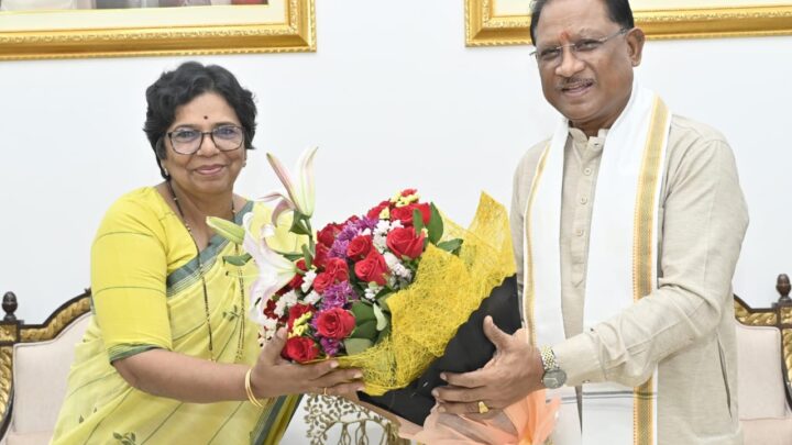 मुख्यमंत्री श्री विष्णु देव साय से राष्ट्रीय महिला आयोग की अध्यक्ष ने की सौजन्य मुलाकात