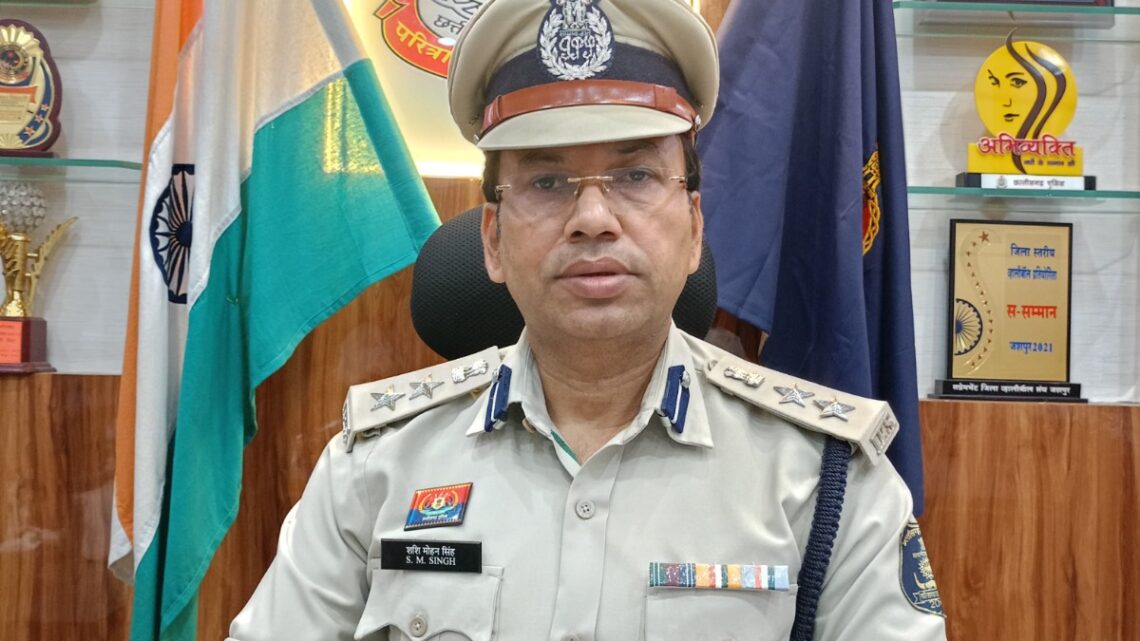 जशपुर पुलिस ने फिर से शुरू की जप्त वाहनों की राजसात की कार्यवाही, एसएसपी शशिमोहन सिंह के प्रतिवेदन पर कलेक्टर रोहित व्यास ने विगत दिनों गौ तस्करी में जप्त 04 प्रकरण में 04 वाहनों को राजसात करने का दिया आदेश, अभी तक वरिष्ठ पुलिस अधीक्षक के प्रतिवेदन पर 18 प्रकरण में 21 वाहनों पर राजसात की कार्यवाही पूर्ण,तस्करों के चंगुल से लगभग 900 से अधिक गौ-वंश को मुक्त कराकर कुल 46 वाहन कीमती लगभग 04 करोड़ का किया गया जप्त
