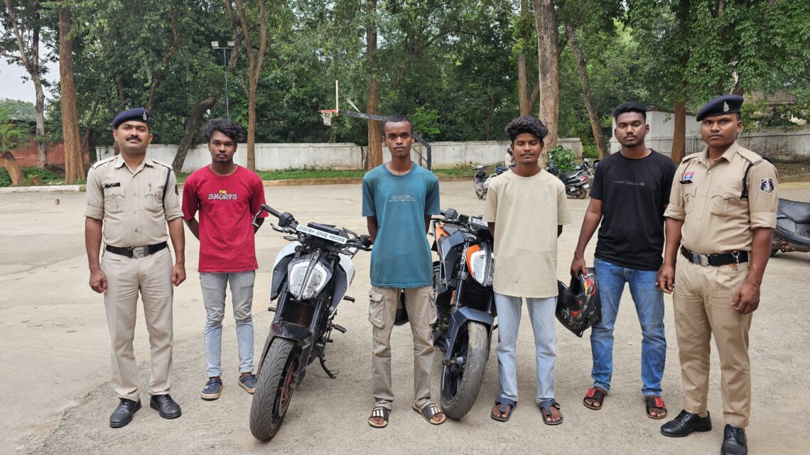 KTM Duke स्पीड बाईक को मोडिफाइड कराकर खतरनाक ढंग से चलाने वाले स्पीड बाईकर्स पर लगी तगड़ा जुर्माना, सड़क दुर्घटना में कमी लाने हेतु स्पीड बाइकर्स के 02 प्रकरणों में कुल 15,000 रू. का काटा गया चालान